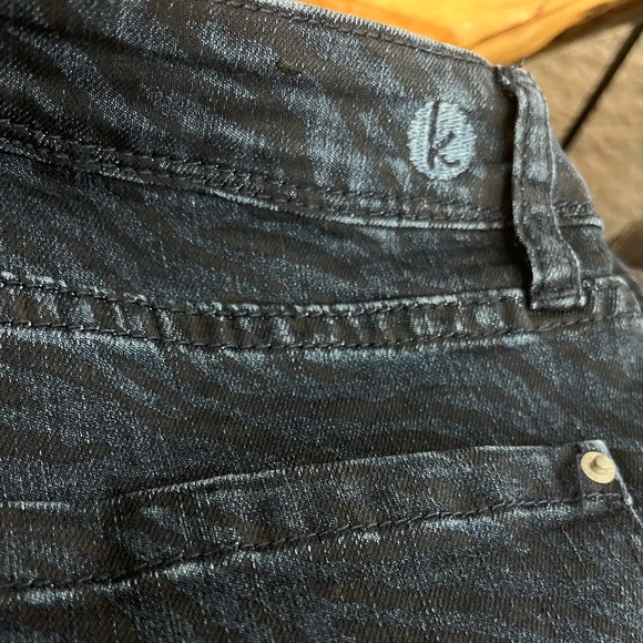 EUC Kensie Dark blue jeans size 6/28 - Picture 3 of 5